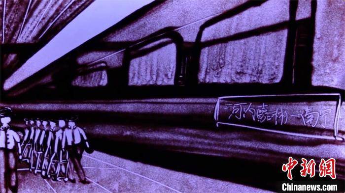 pg电子:“铁二代”少女沙画描绘广西铁路百年变迁